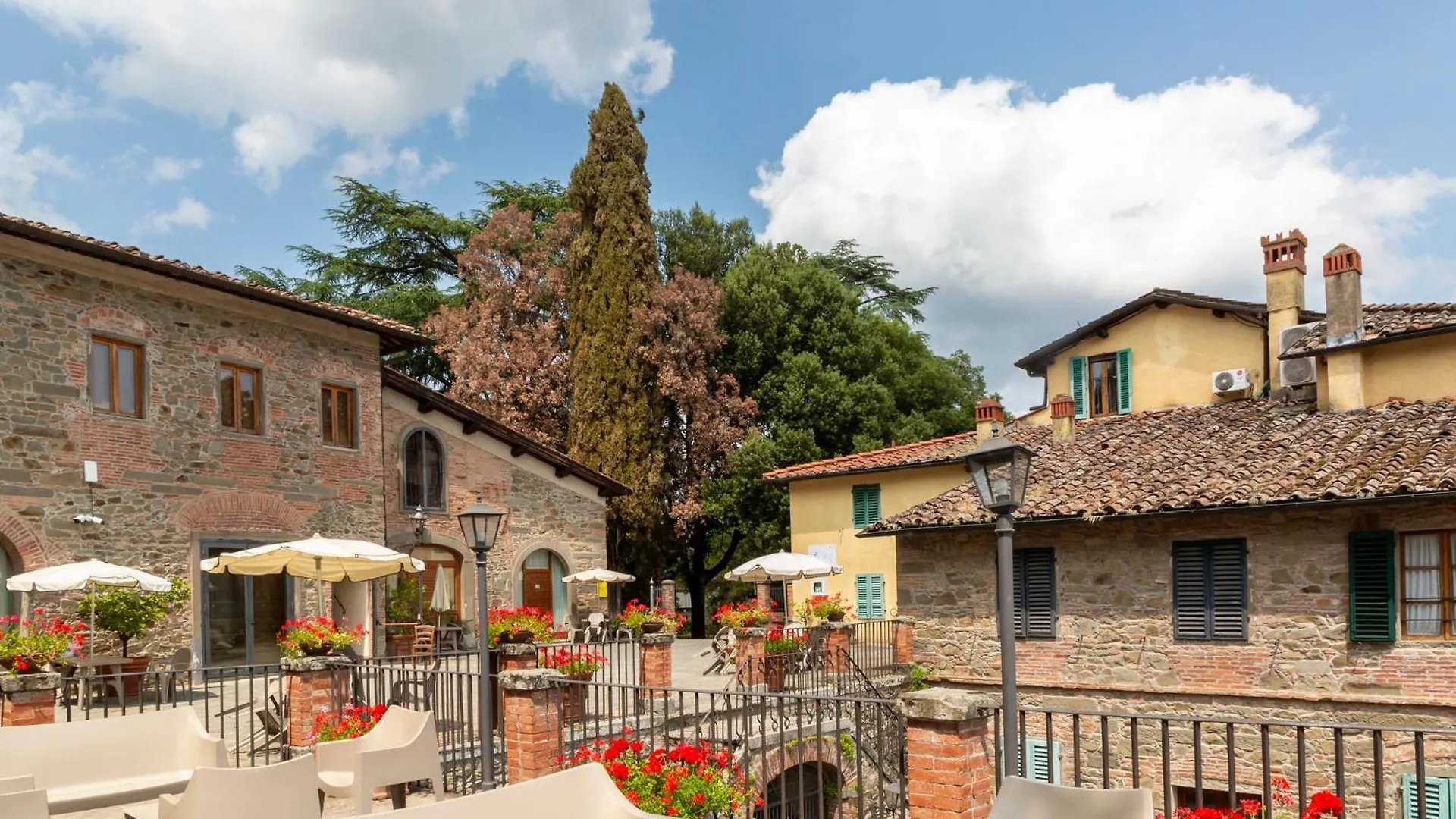 Hu Norcenni Girasole Village Figline Valdarno Italy
