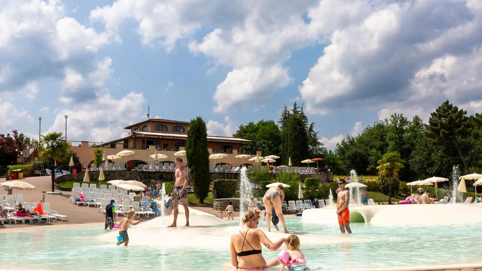 Hu Norcenni Girasole Village Figline Valdarno Italy